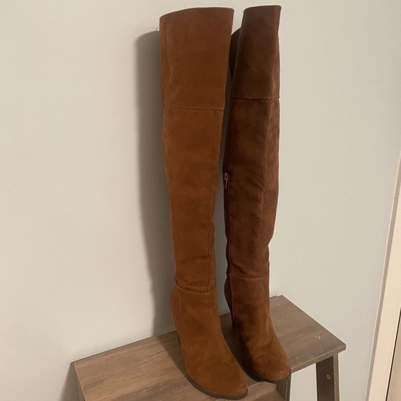 Express Shoes - Express Camel Brown Suede Tall Western Style High Riding Boots sz 6 Classic